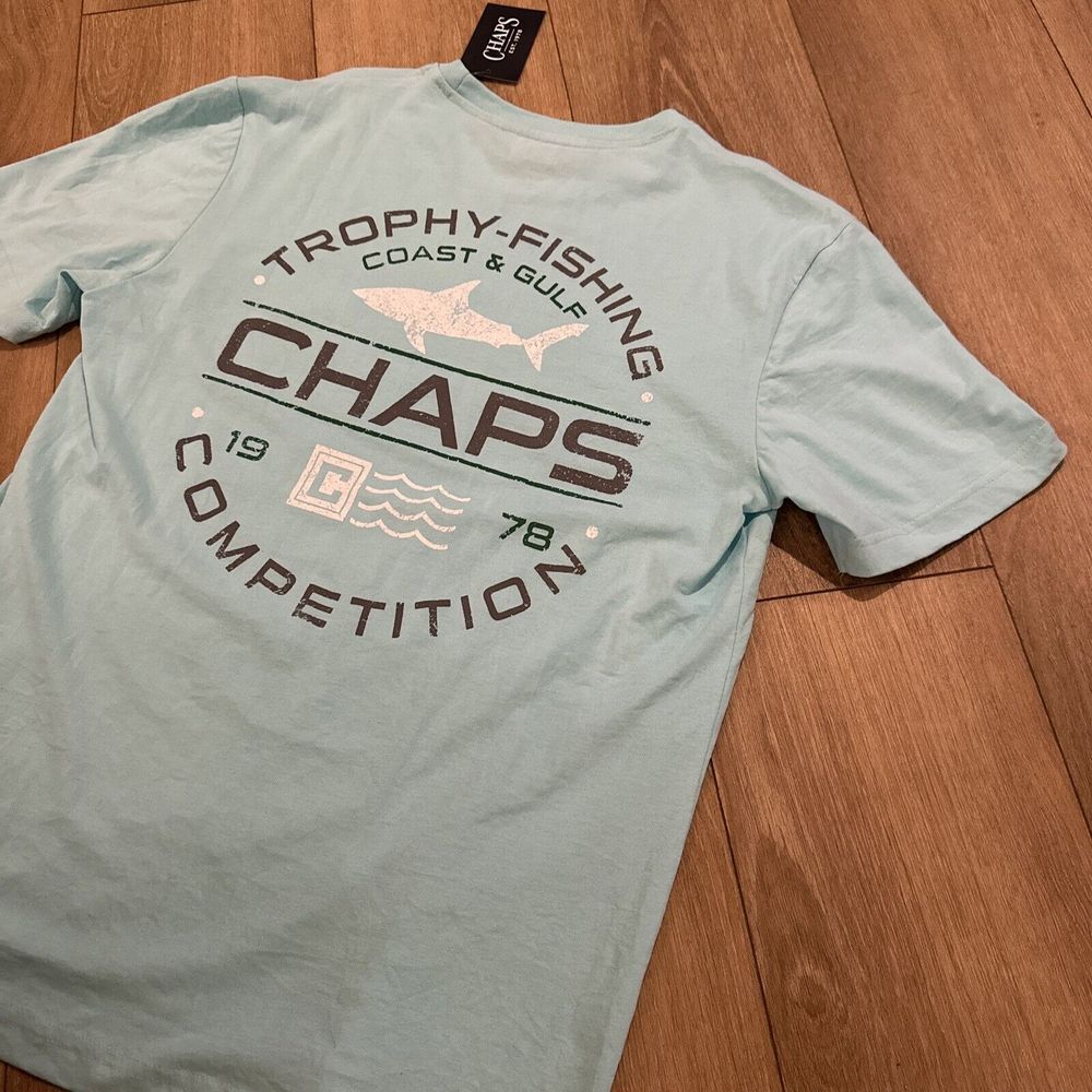 Chaps Men's Graphic Tee Fishing‎ Turquoise Size Medium NEW Comfort